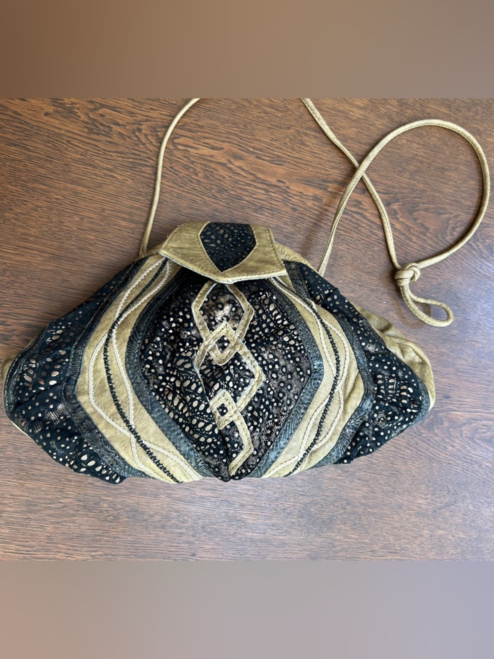 VTG 90s SAMIR genuine leather Black&Gold crossbody/converts to clutch, no flaws.